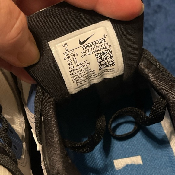 Nike Air Max Sneakers in Black, White, and Blue - Picture 4 of 11